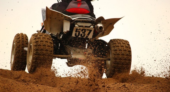 Les équipements et la conduite pour une balade en quad en toute sécurité