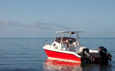Les avantages du bateau à moteur vs le bateau à voile : lequel choisir ?