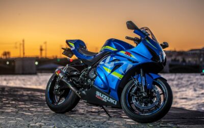 Guide d’achat : moto sportive vs moto touring, laquelle choisir ?