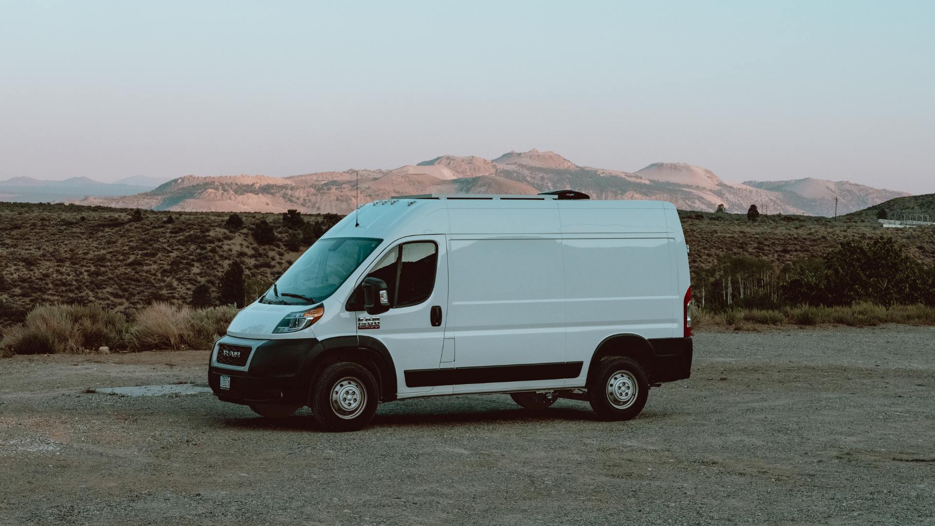 Transformez votre fourgon standard en camping-car : un guide pour un aménagement réussi