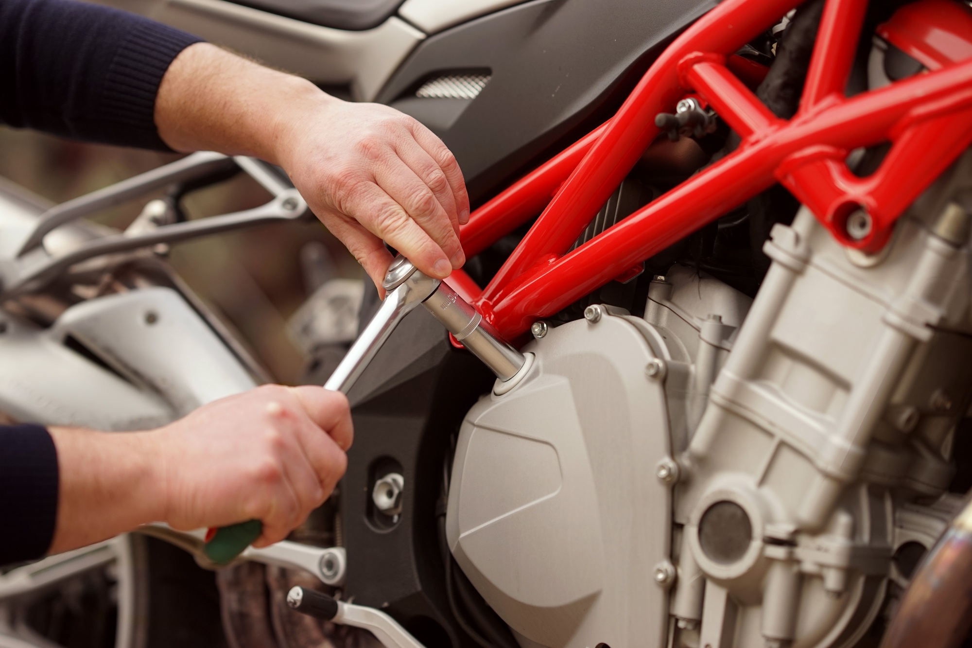 Comprendre le contrôle technique moto : obligations et échéances