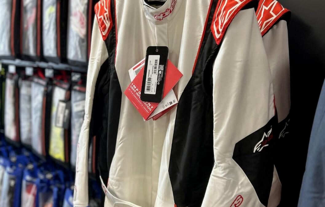 Les matériaux haute performance : ce qui distingue une combinaison automobile classique d’une combinaison exceptionnelle